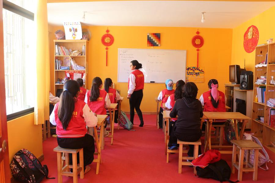 Impulso educativo teje consonancia entre culturas como la boliviana y la china